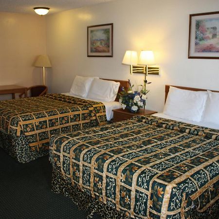 Super 8 By Wyndham Visalia Hotel Exterior photo