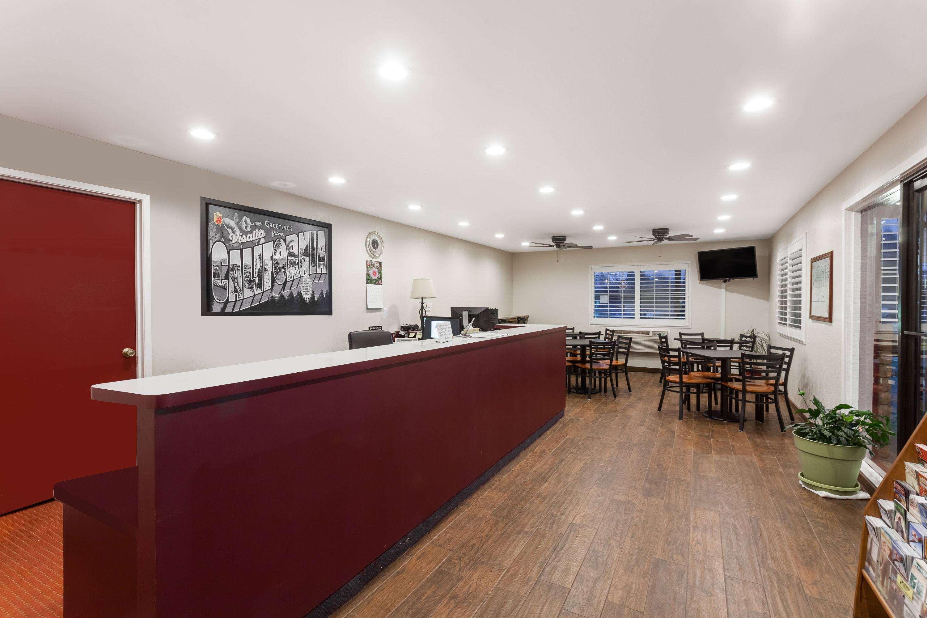 Super 8 By Wyndham Visalia Hotel Exterior photo