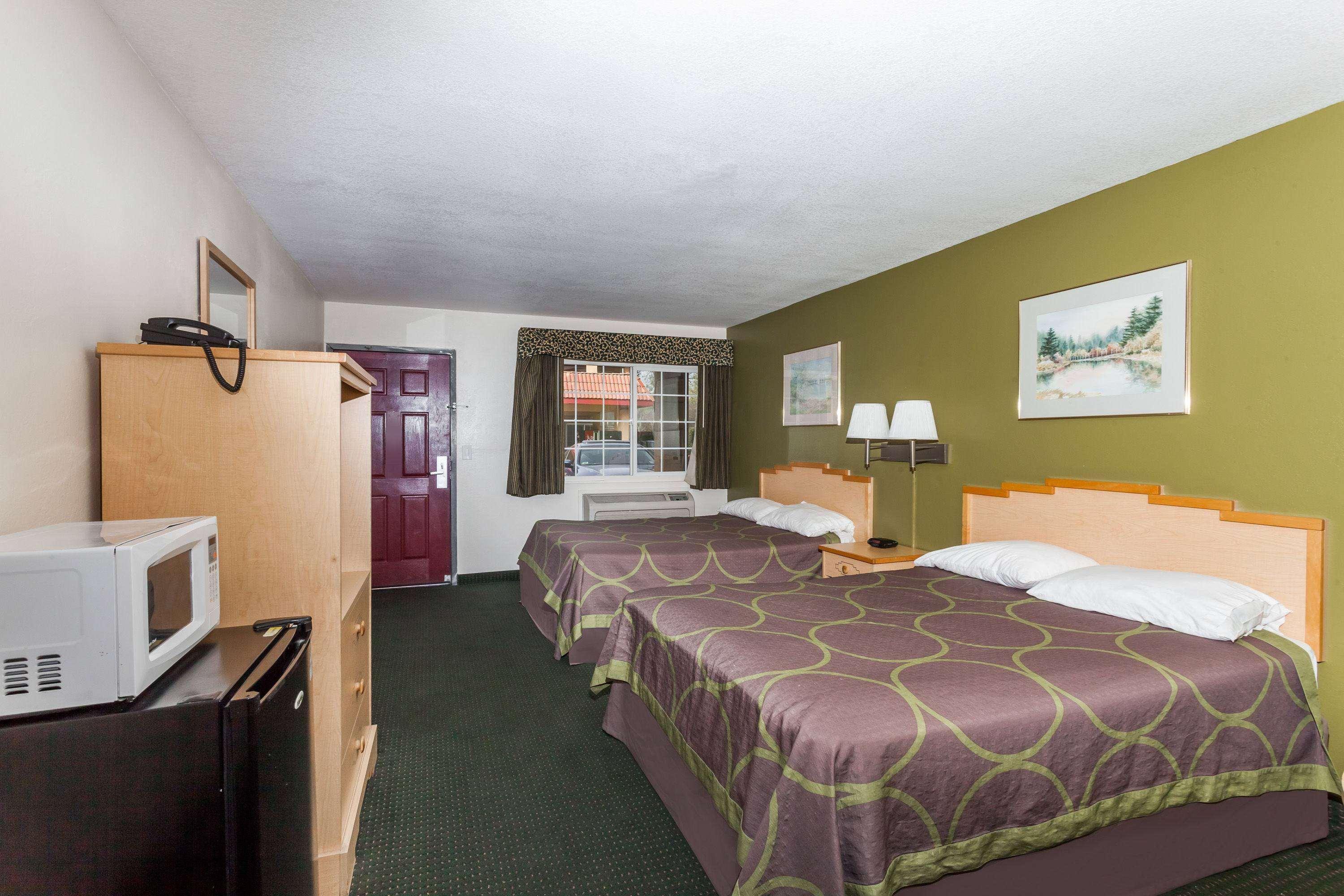 Super 8 By Wyndham Visalia Hotel Exterior photo