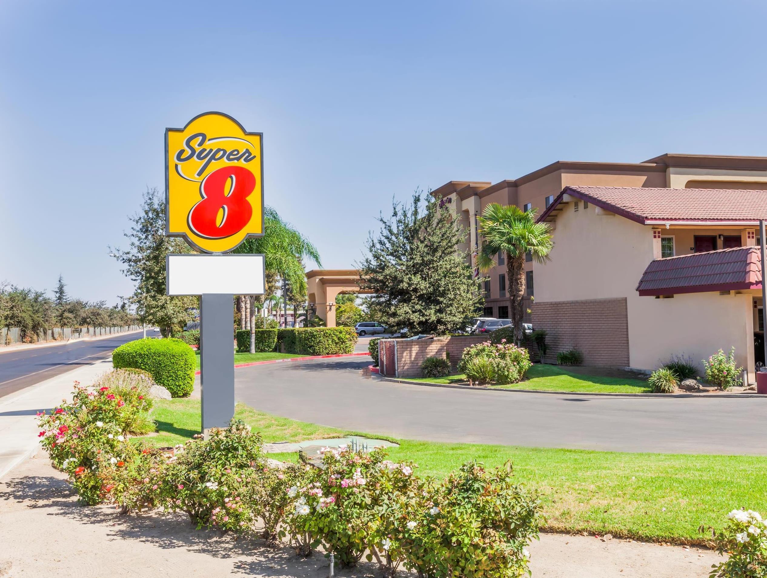 Super 8 By Wyndham Visalia Hotel Exterior photo