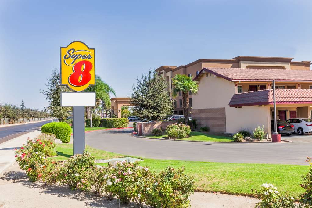 Super 8 By Wyndham Visalia Hotel Exterior photo