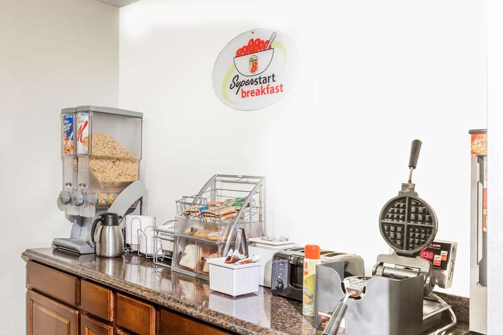 Super 8 By Wyndham Visalia Hotel Facilities photo