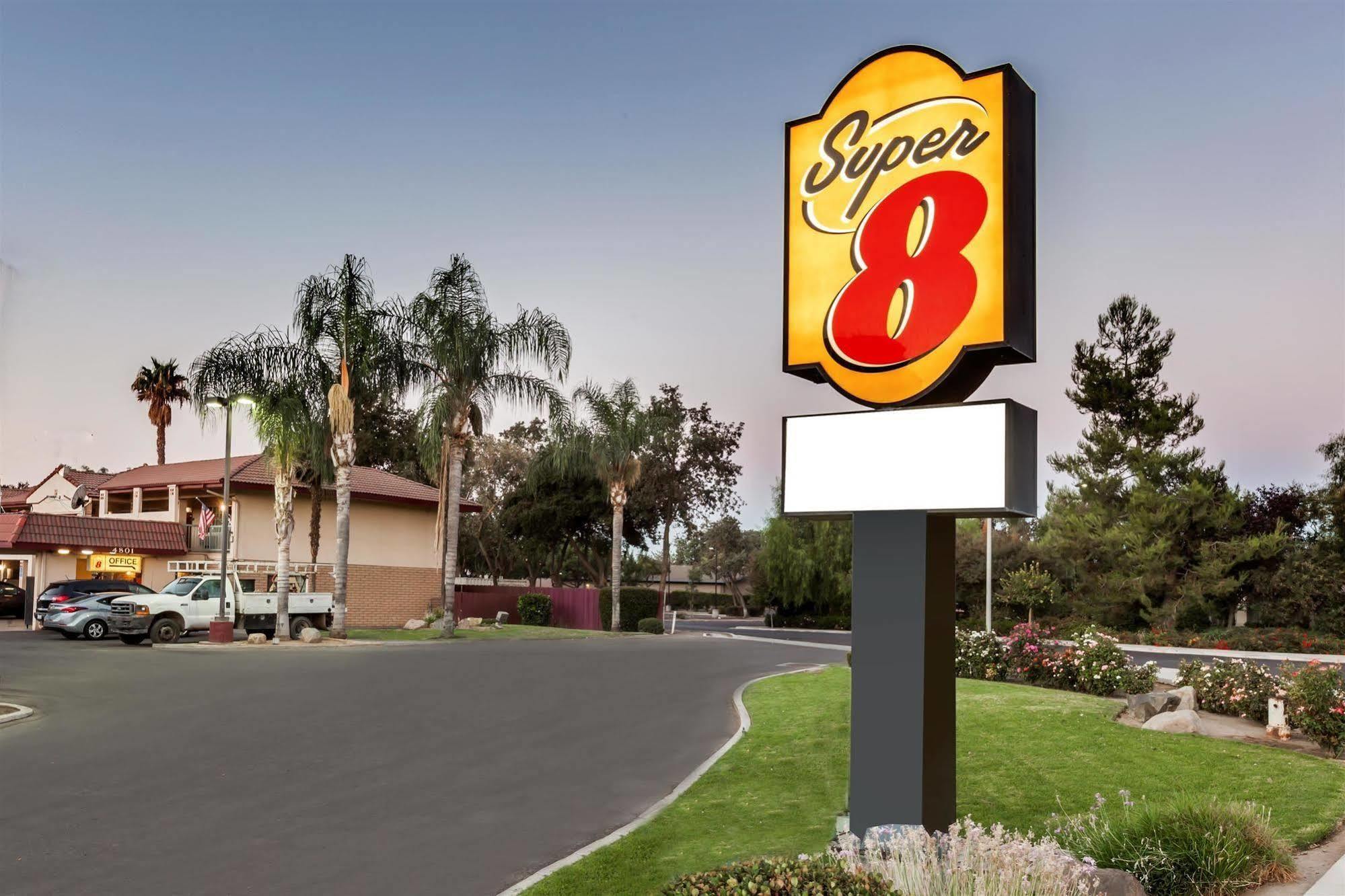 Super 8 By Wyndham Visalia Hotel Exterior photo